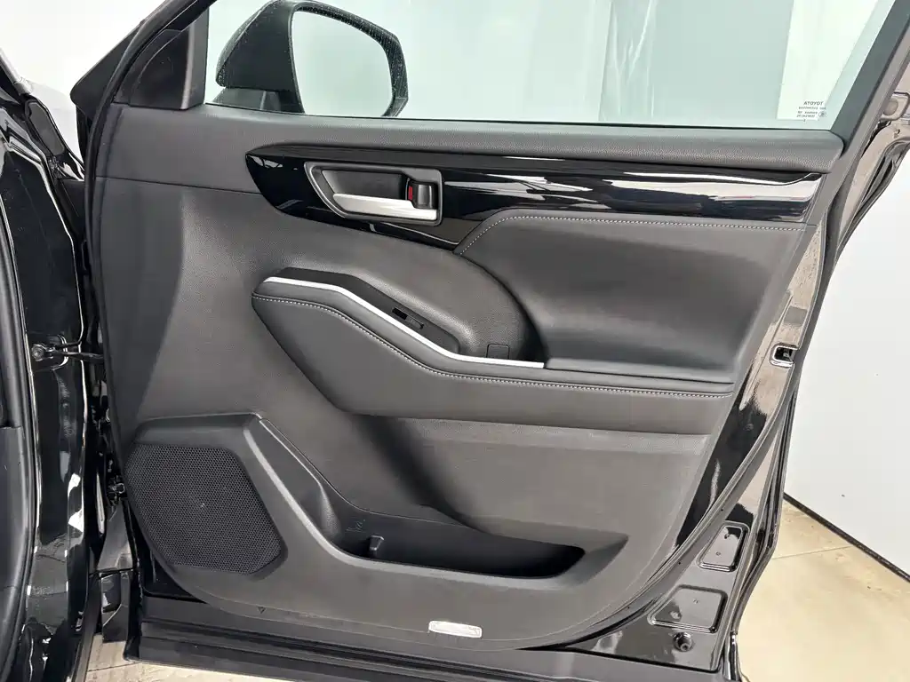Toyota Highlander — миниатюра 24