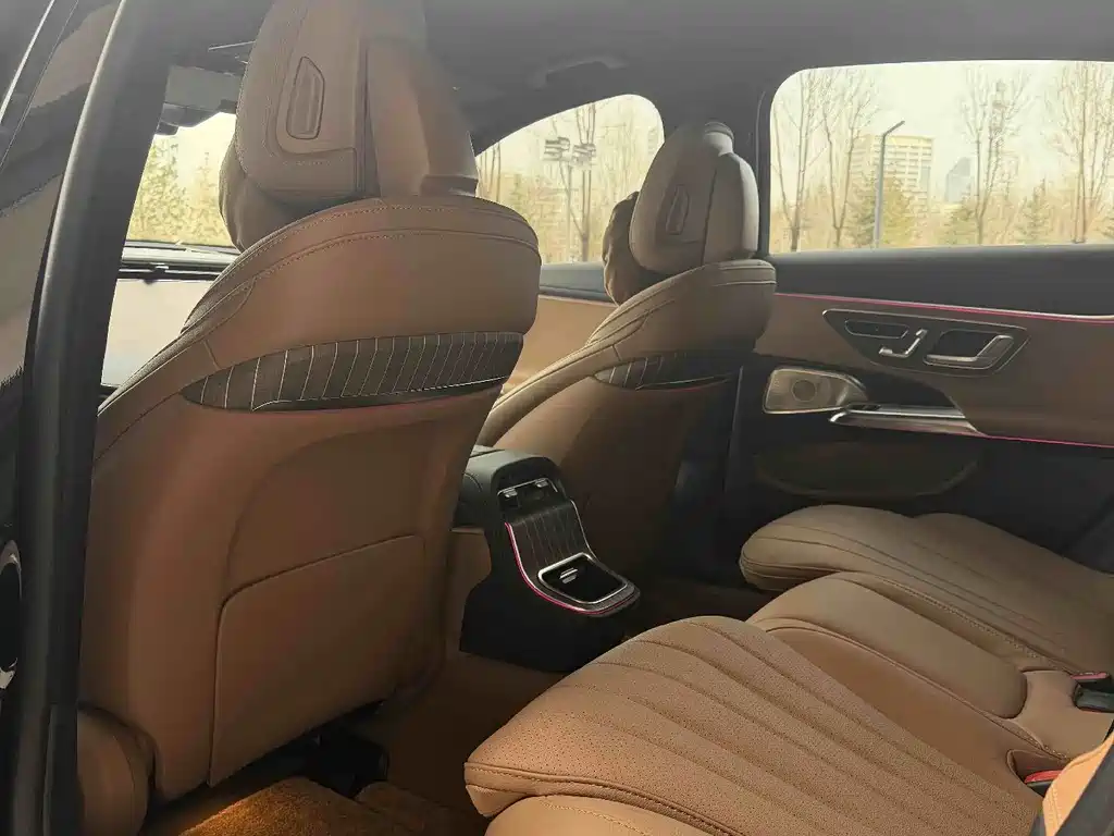 Mercedes-Benz E-Class — миниатюра 9