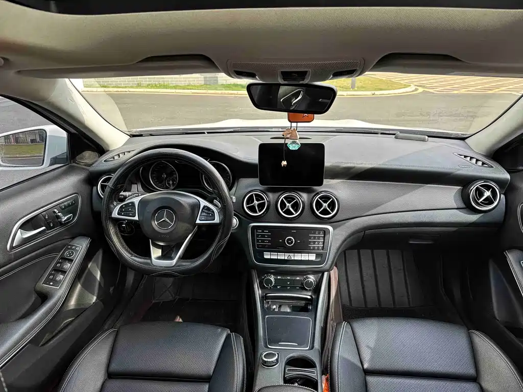 Mercedes-Benz GLA — миниатюра 6