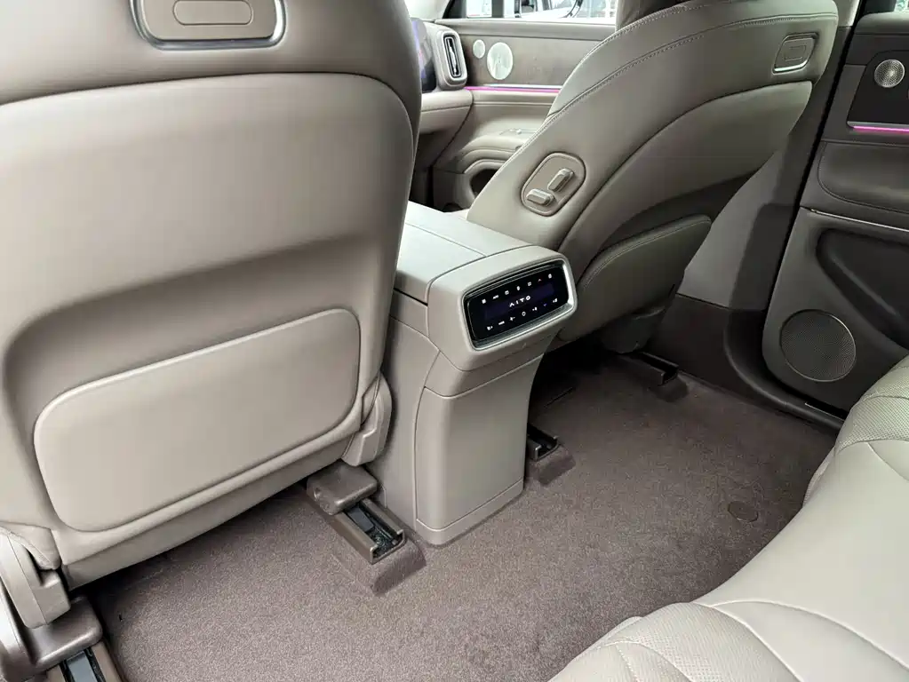 AITO ASK THE WORLD M9