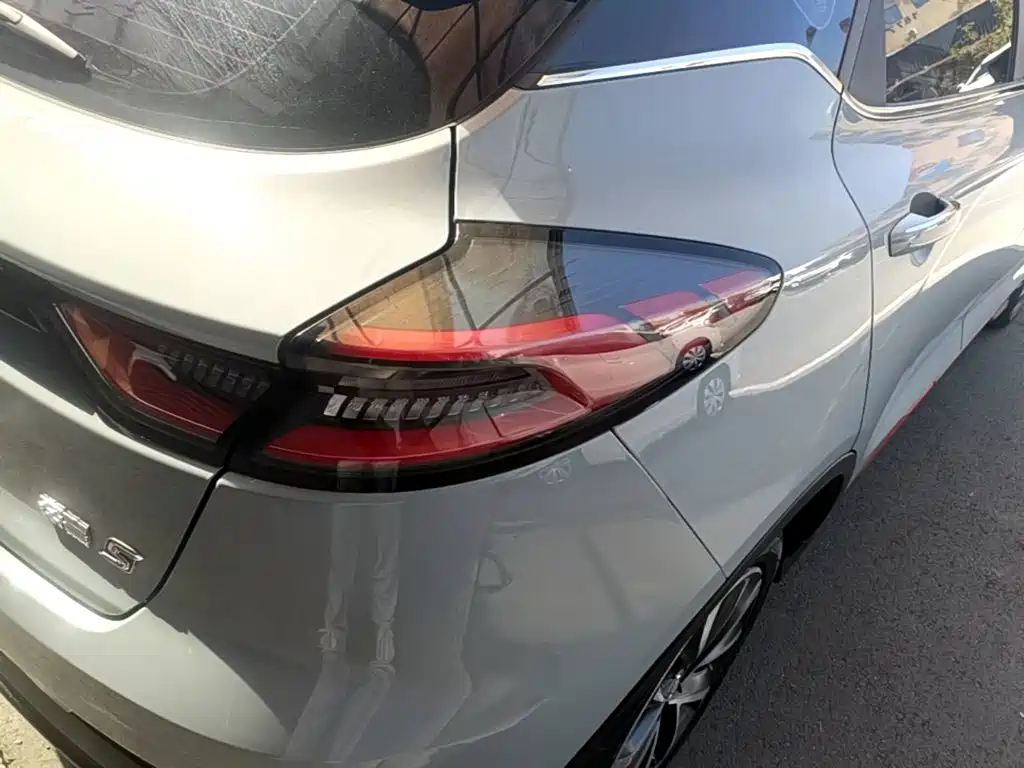Geely Emgrand S — миниатюра 8