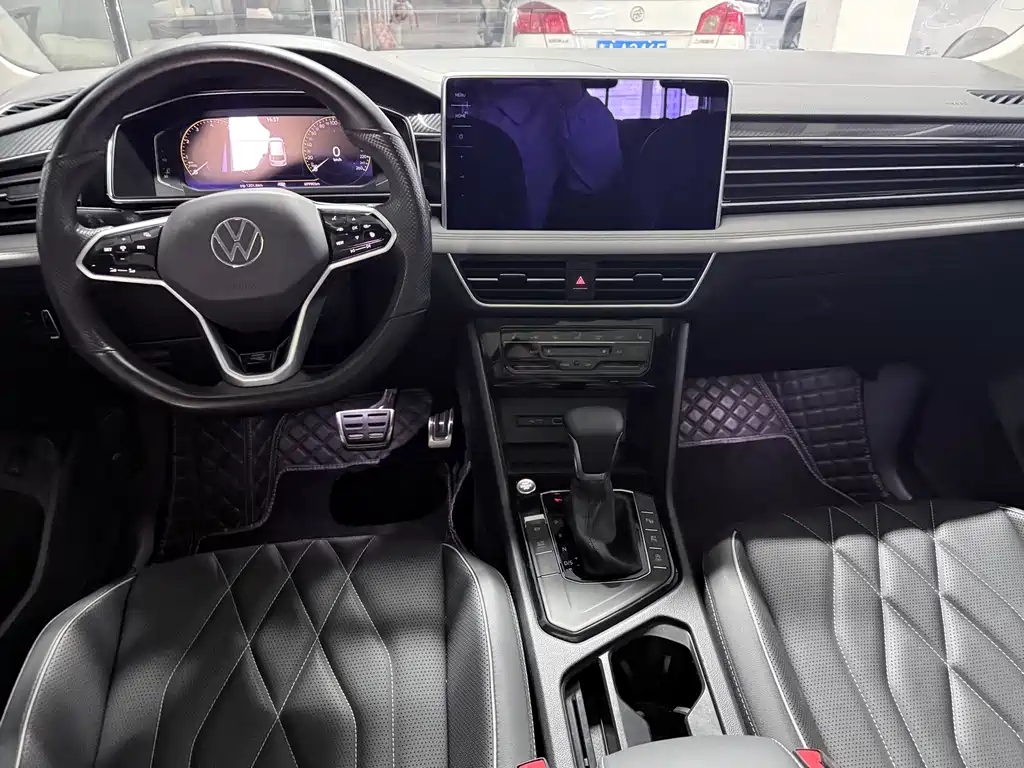 Volkswagen Tiguan L - фото 12