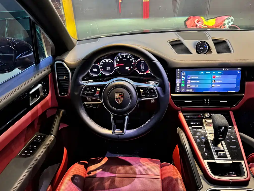 Porsche Cayenne — миниатюра 10