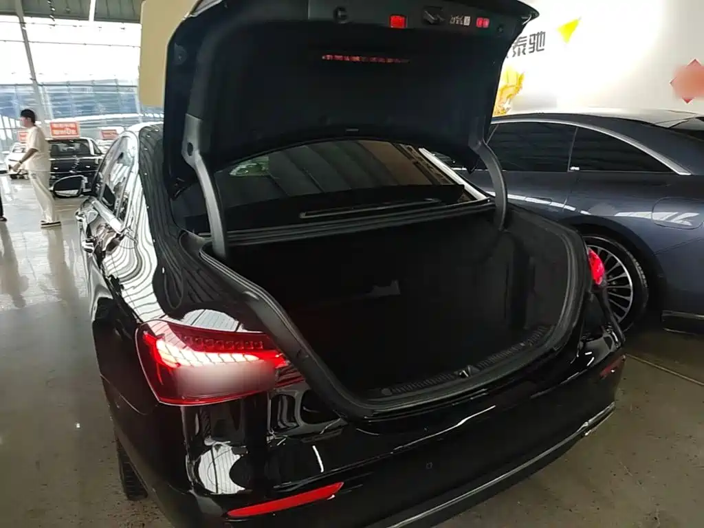 Mercedes-Benz E-Class — миниатюра 19