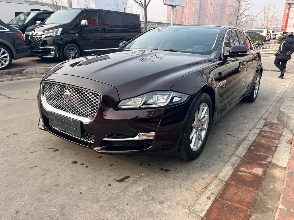 JAGUAR XJ