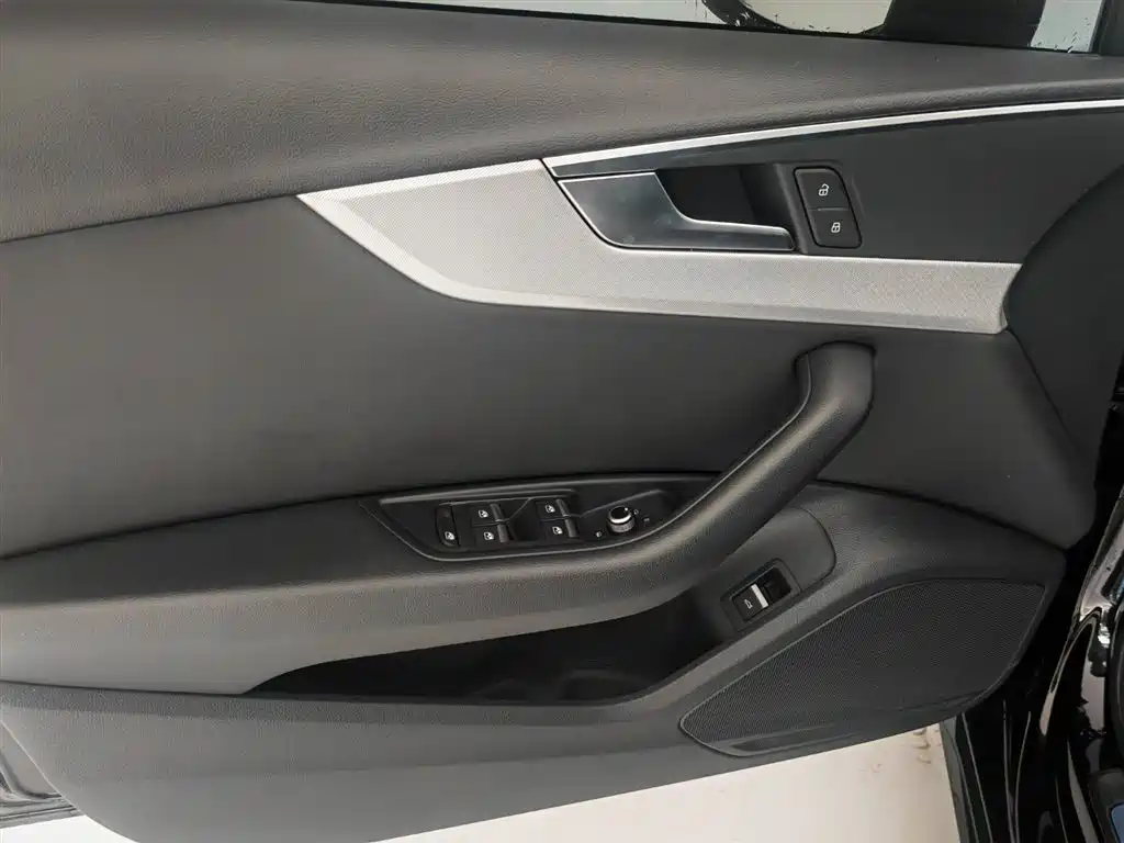 Audi A4 (Import) — миниатюра 9