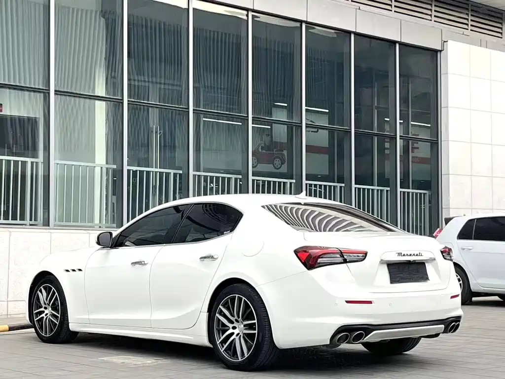 MASERATI GHIBLI
