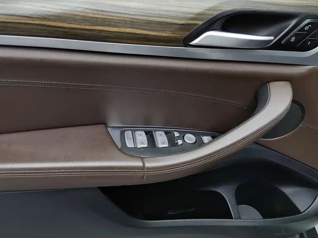 BMW X3 — миниатюра 9