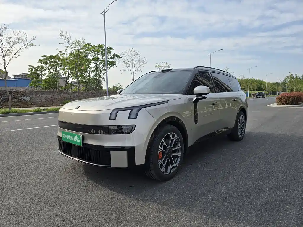 Lynk & Co 领克900 2025