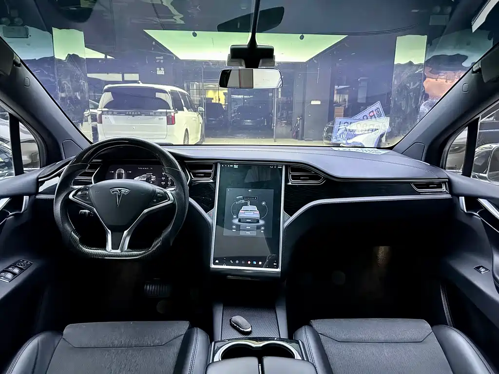 TESLA MODEL X