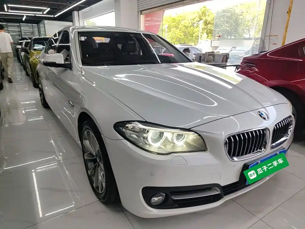 BMW 5 Series — миниатюра 4