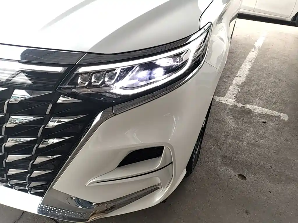 Roewe iMAX8 New Energy — миниатюра 24
