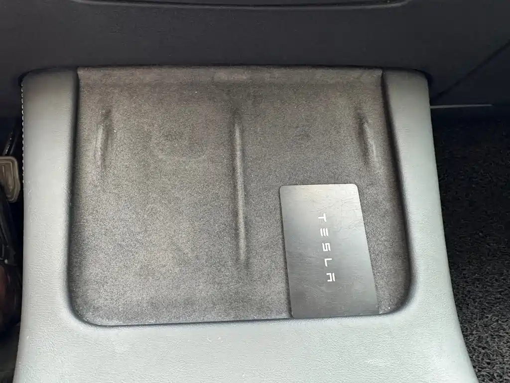 Tesla Model 3 — миниатюра 11