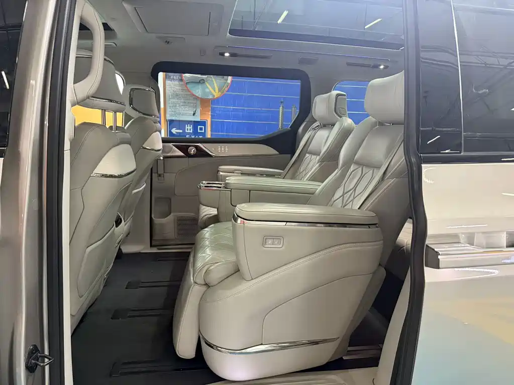 Volvo EM90 — миниатюра 9