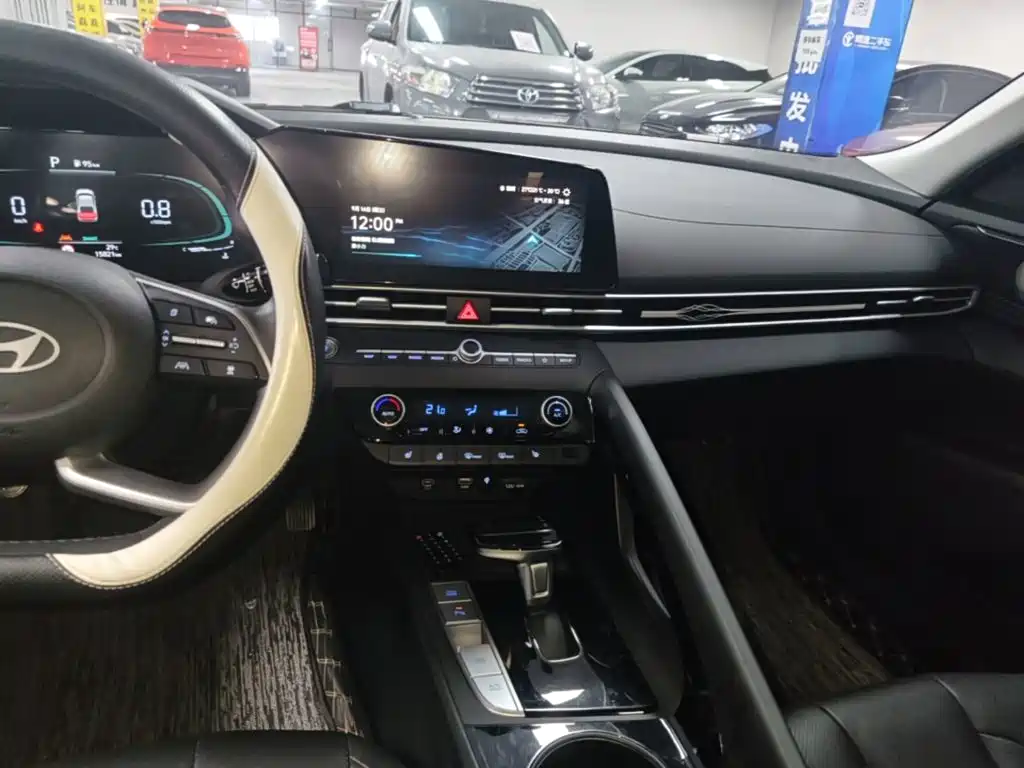 Hyundai Elantra — миниатюра 13