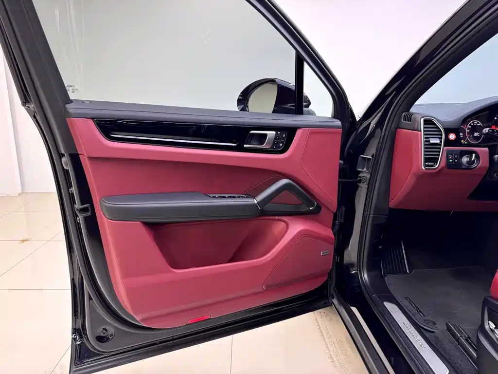 Porsche Cayenne — миниатюра 9