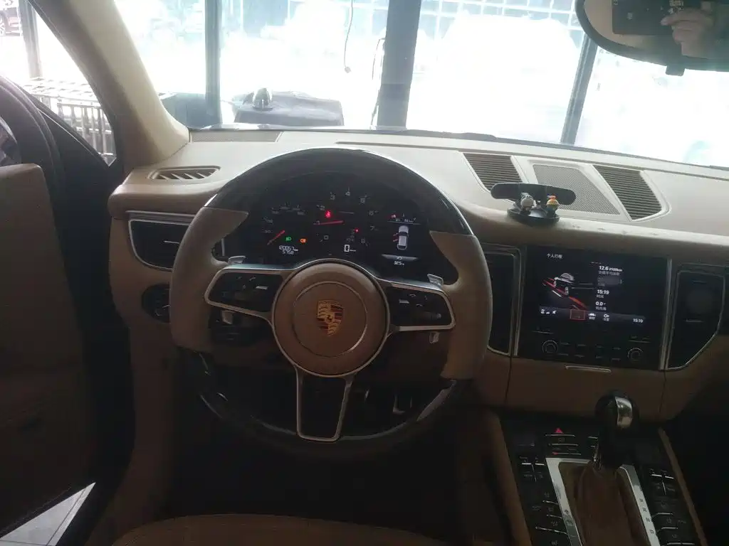 Porsche Macan — миниатюра 8