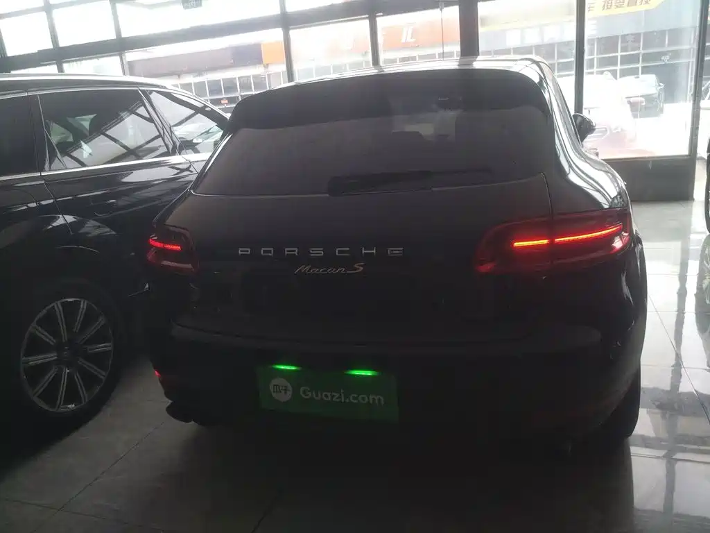 Porsche Macan — миниатюра 5