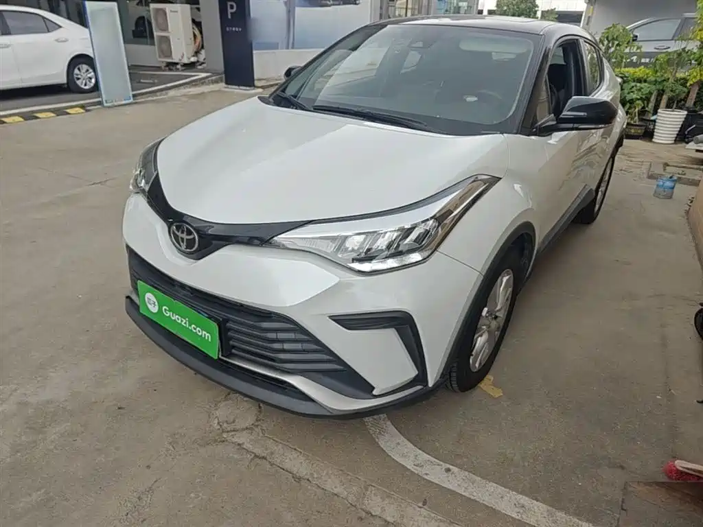 Купить Toyota IZOA