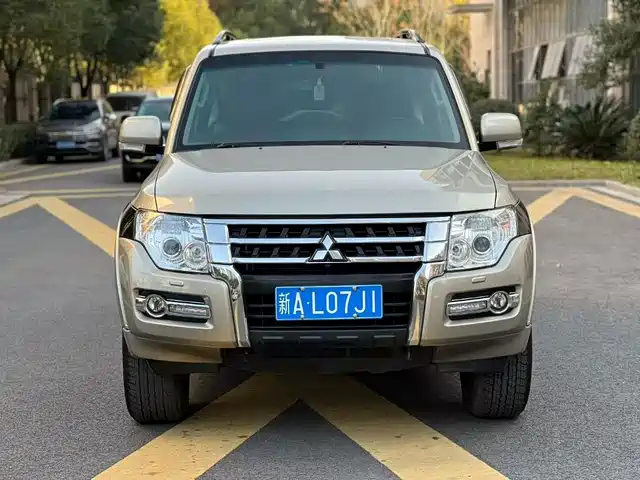 mitsubishi pajero