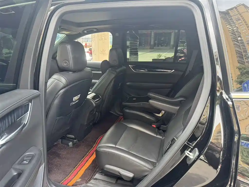 Cadillac XT6 2022 2.0T мест Luxury