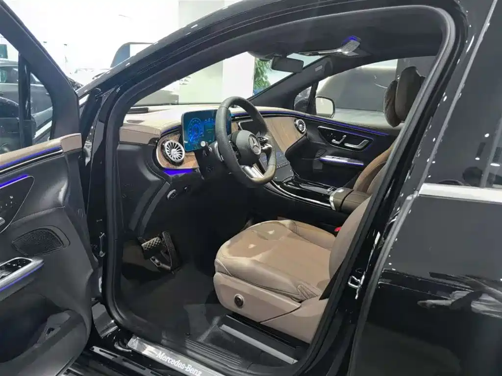 MERCEDES-BENZ EQE SUV