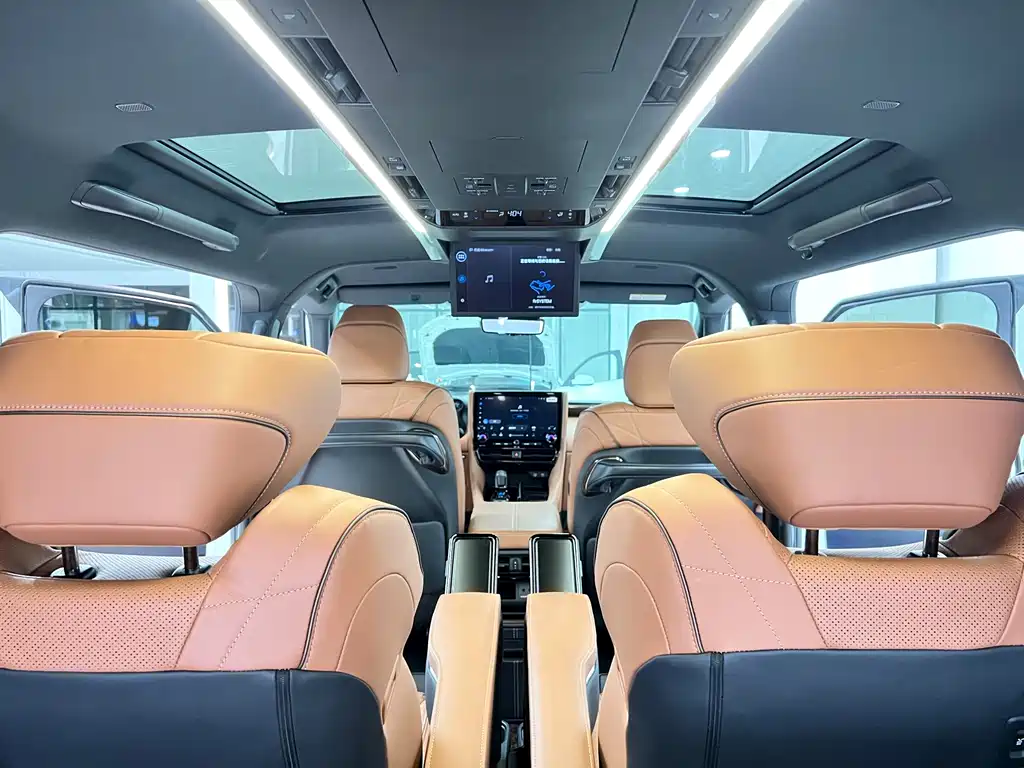 Toyota Vellfire — миниатюра 6