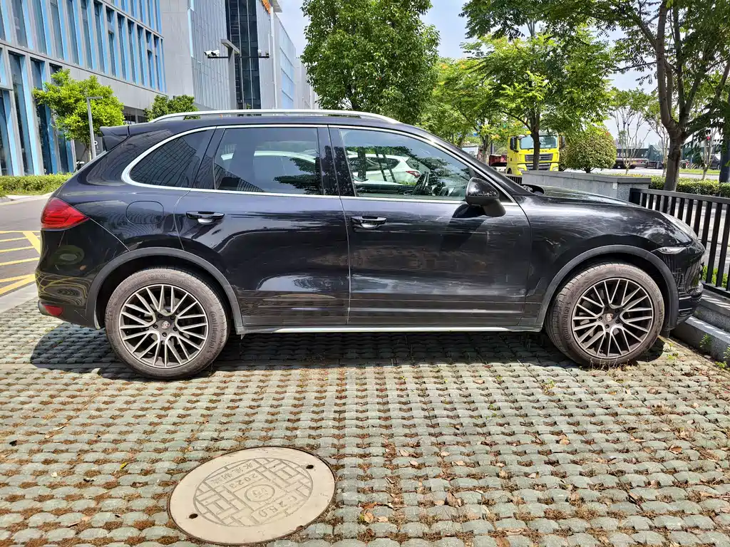 Porsche Cayenne 2014 Cayenne Platinum Edition 3.0T