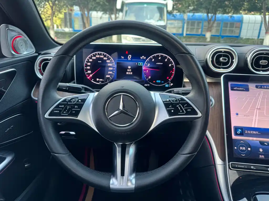 Mercedes-Benz C-Class — миниатюра 7