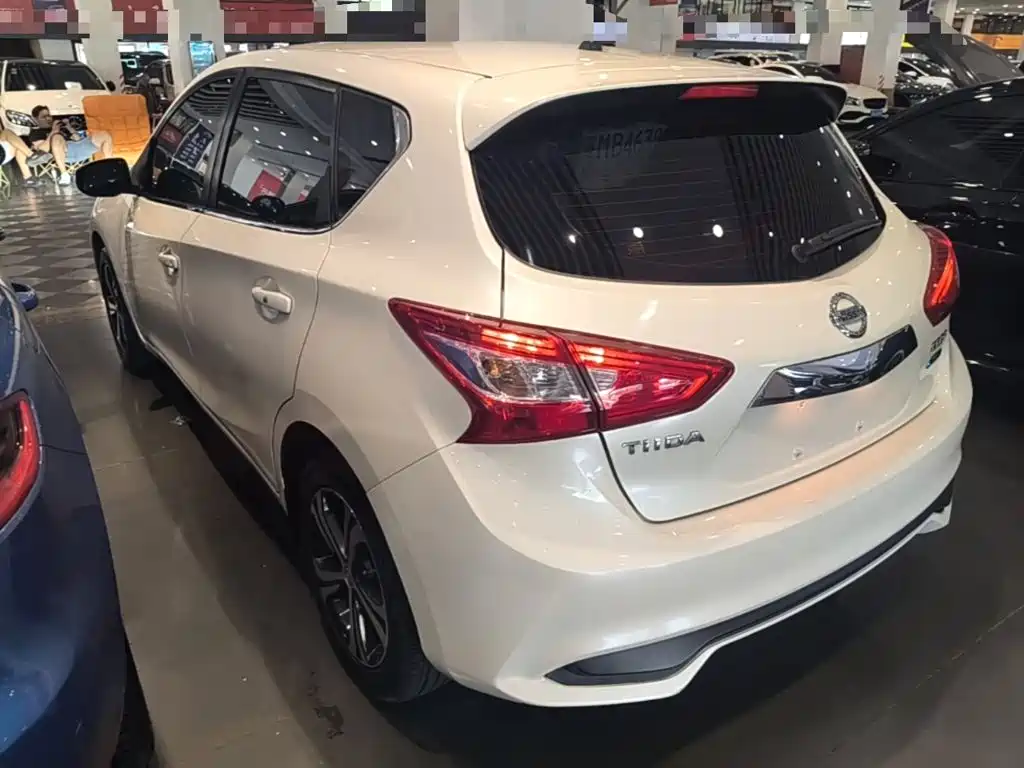 Nissan Tiida — миниатюра 5