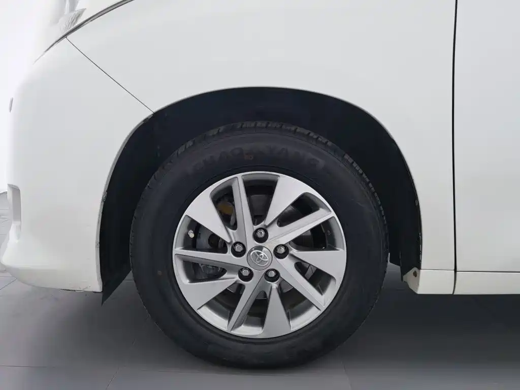 Toyota Alphard — миниатюра 17