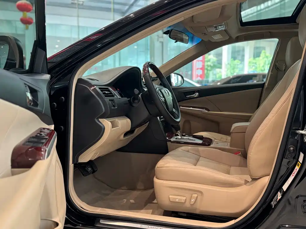 Toyota Camry — миниатюра 9