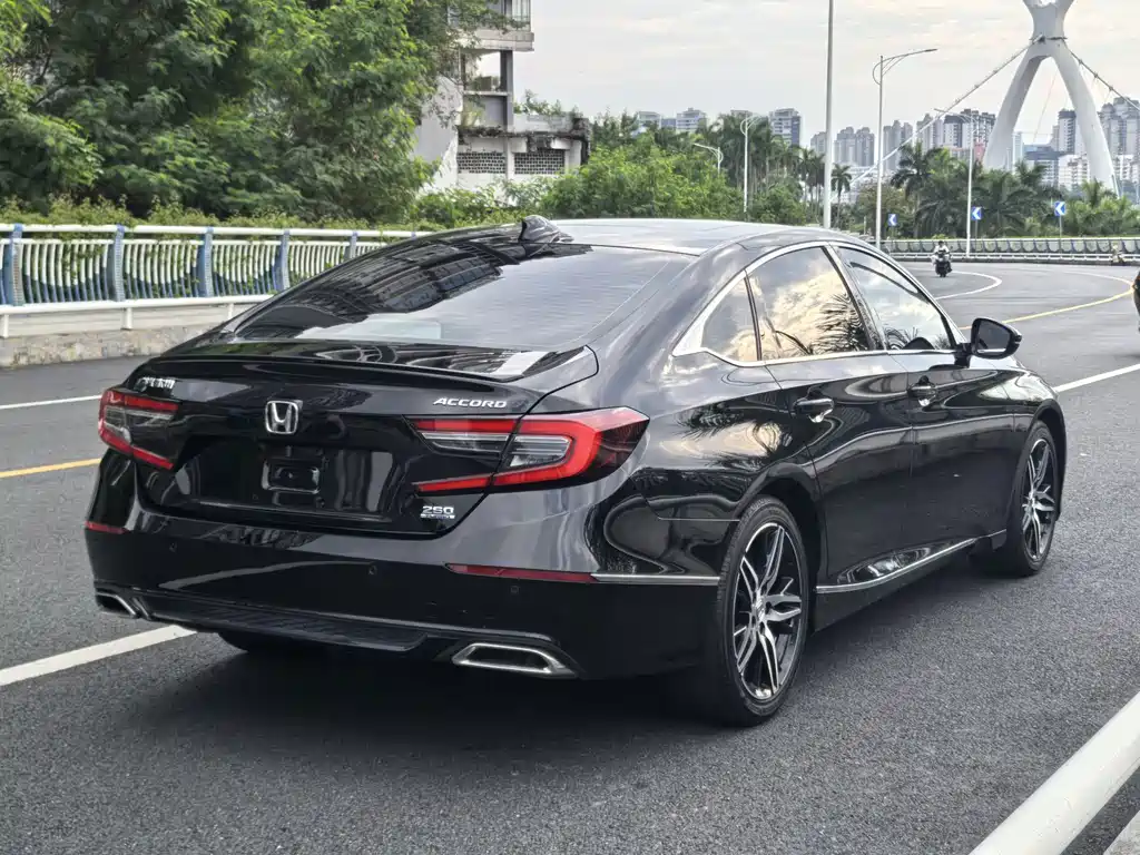 Honda Accord — миниатюра 9
