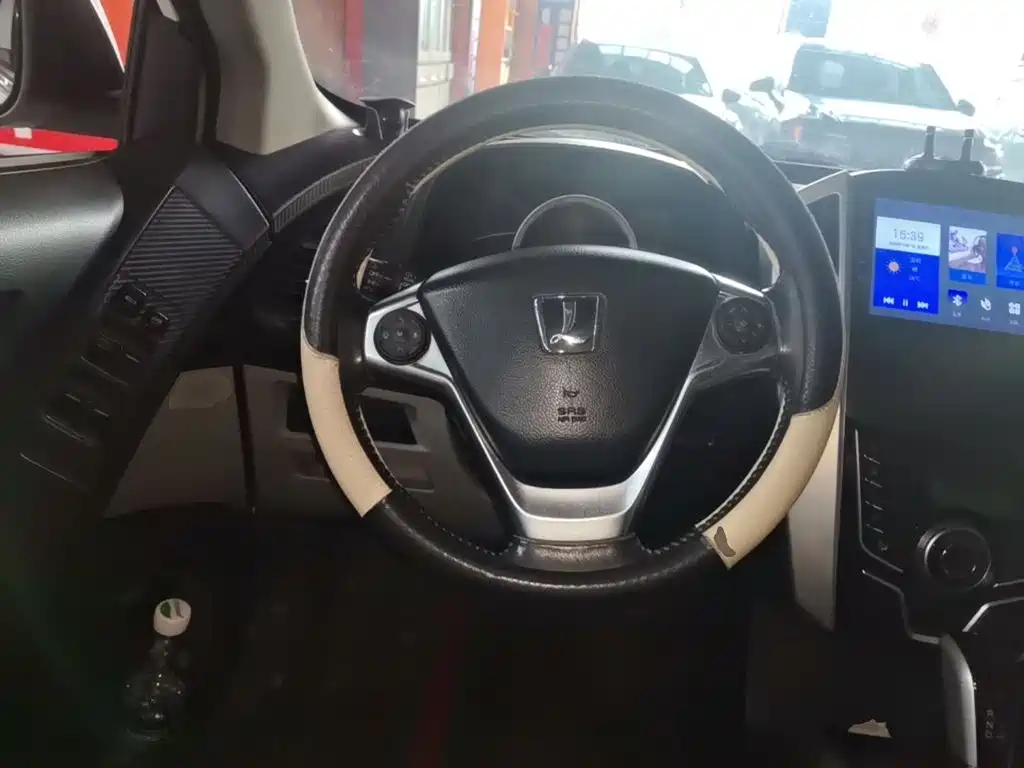 Luxgen U6 — миниатюра 15