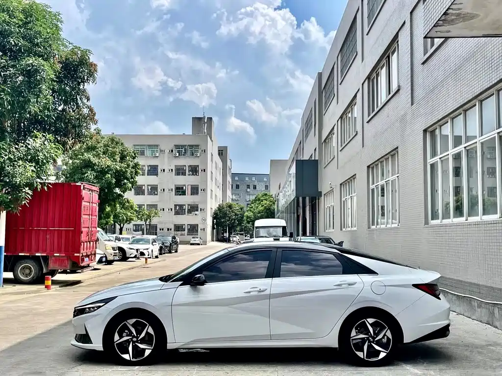 Hyundai Elantra — миниатюра 5