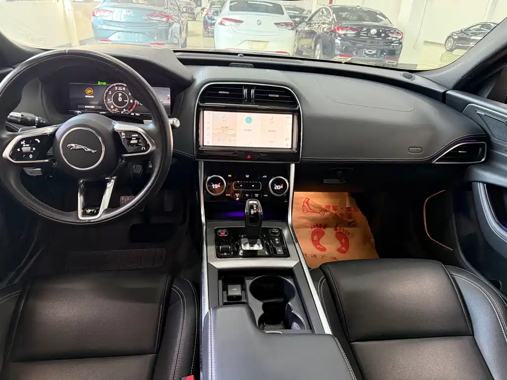 Jaguar XEL — миниатюра 16