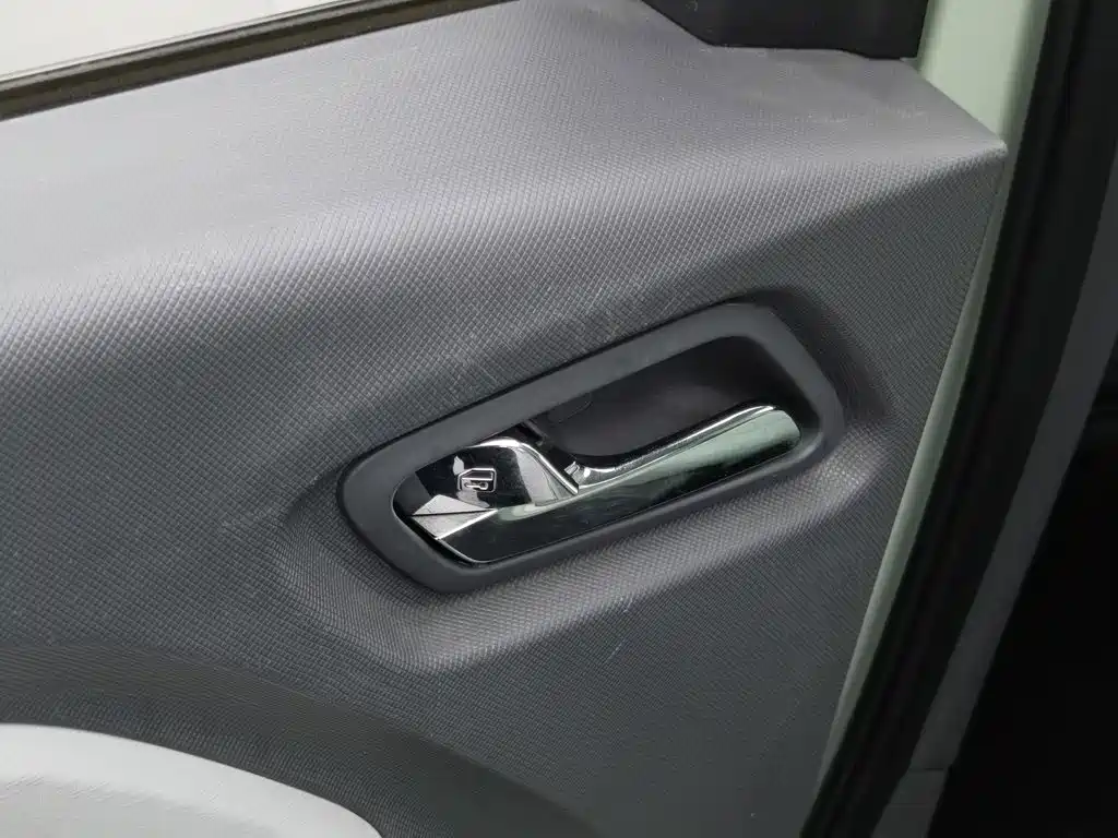 Wuling MINIEV — миниатюра 9