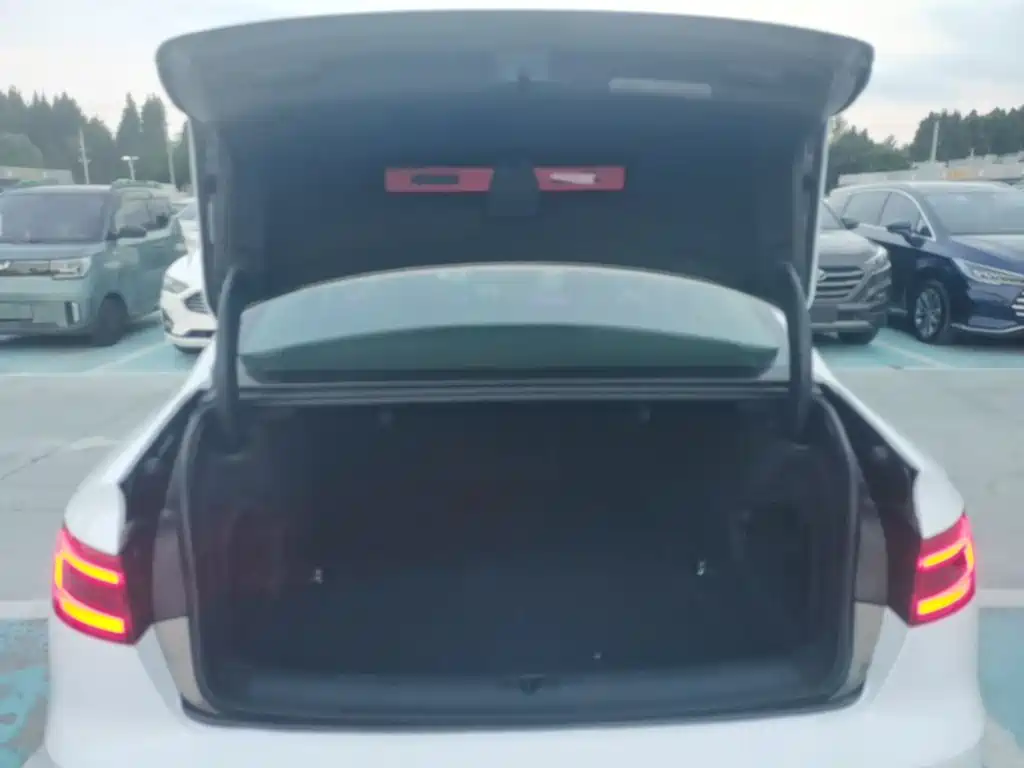 Audi A4L — миниатюра 19