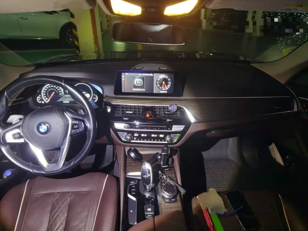 BMW 5 Series — миниатюра 13