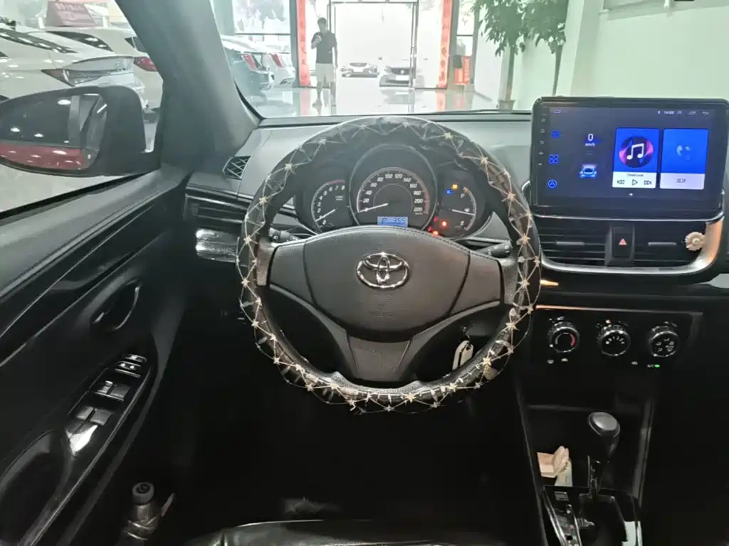 Toyota Yaris L — миниатюра 11