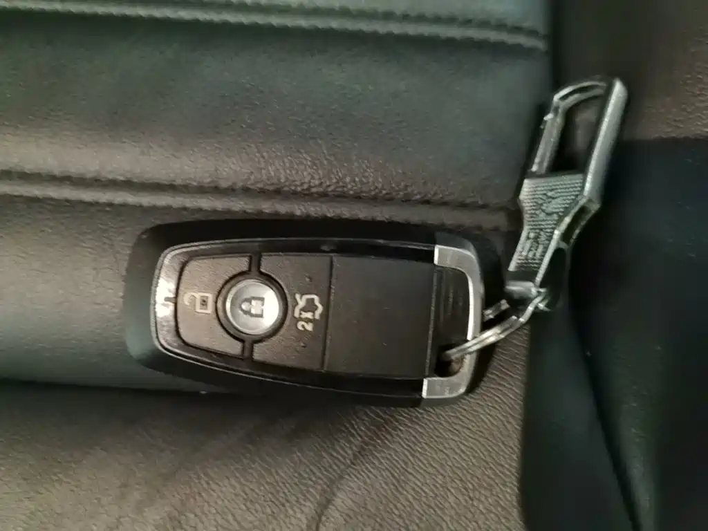 Ford Mondeo — миниатюра 9
