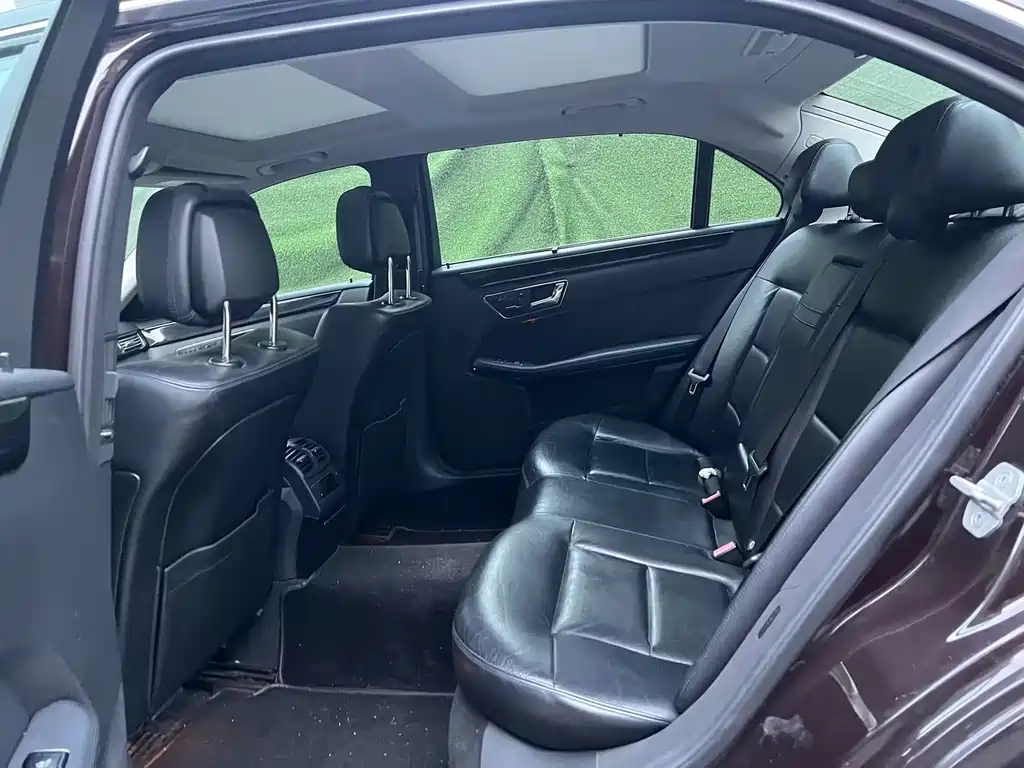 Mercedes-Benz E-Class — миниатюра 6