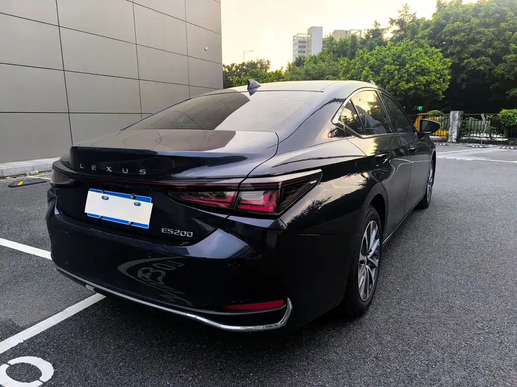 Lexus ES — миниатюра 10