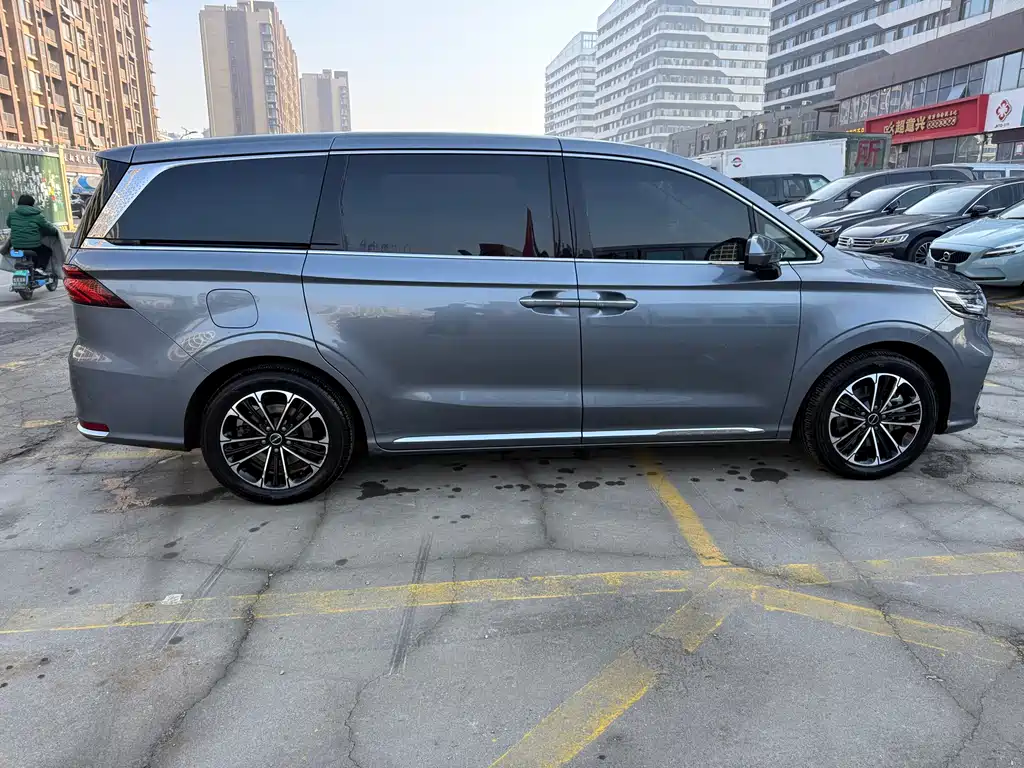 ROEWE IMAX8