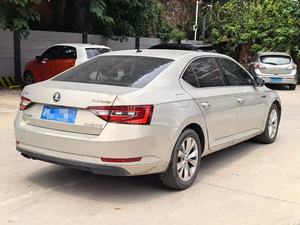 Skoda Superb — миниатюра 6