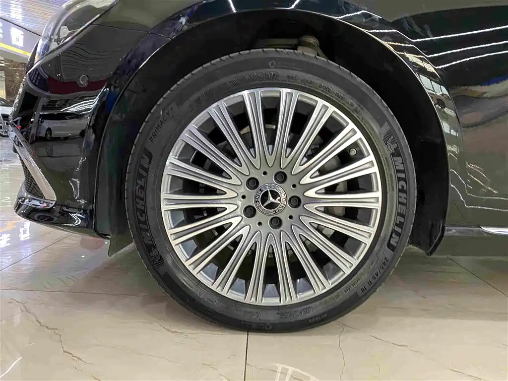 Mercedes-Benz E-Class — миниатюра 5