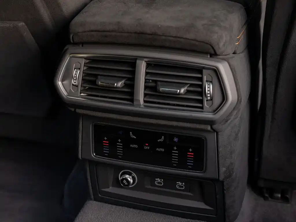 Lamborghini Urus — миниатюра 24