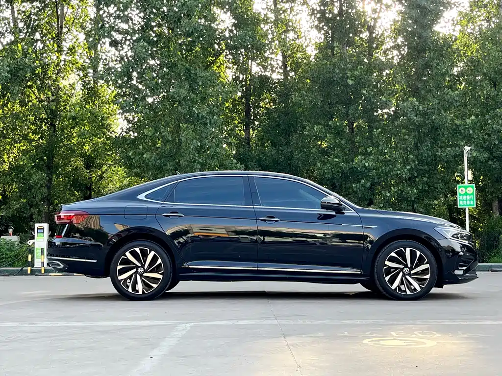 Volkswagen Passat 2023 330TSI Luxury
