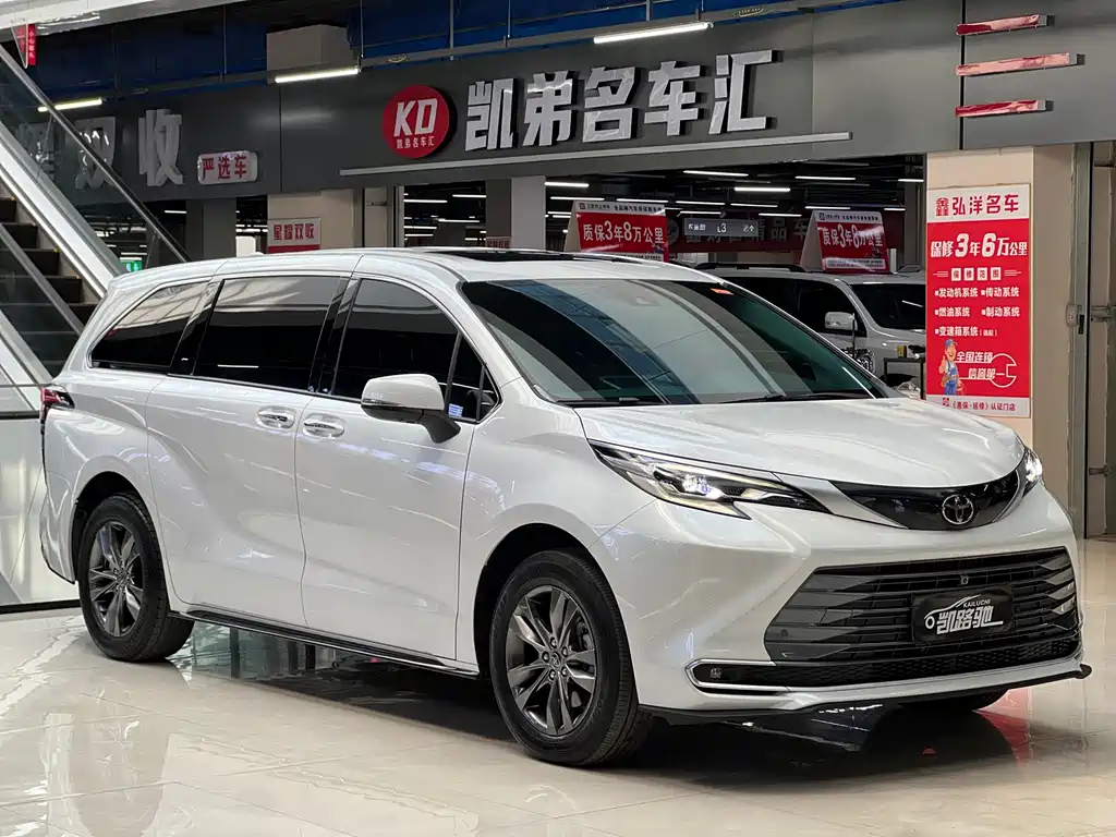 Toyota Sienna — миниатюра 3