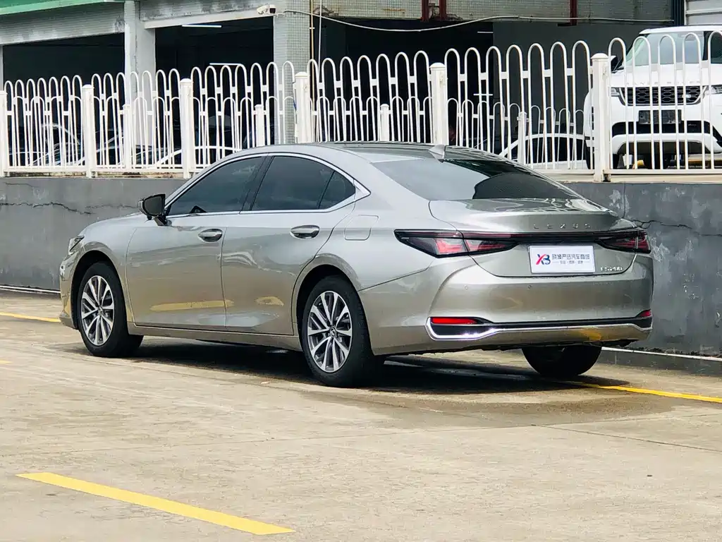 Lexus ES 2025 200 Premium